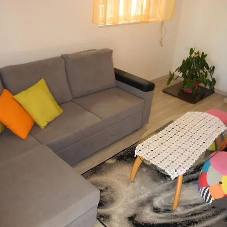 Vera Ck 30 M From The Sea, With Pool Appartement Crikvenica