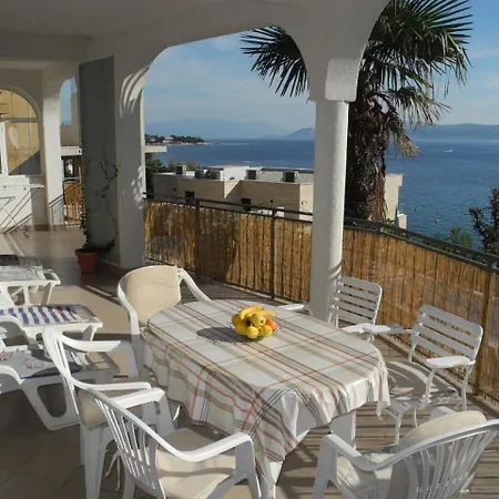 Vera Ck 30 M From The Sea, With Pool Apartman