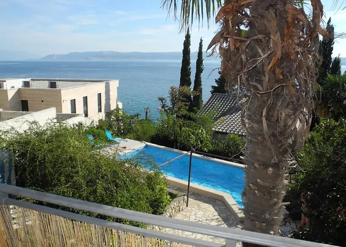 Vera Ck 30 M From The Sea, With Pool * Crikvenica
